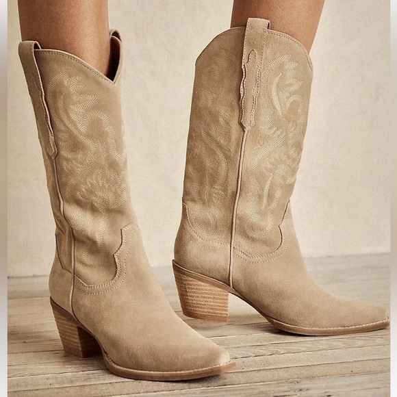 Jeffrey Campbell Shoes - NWT. Jeffrey Campbell Dagget Suede Cowboy Boots. NEW IN BOX